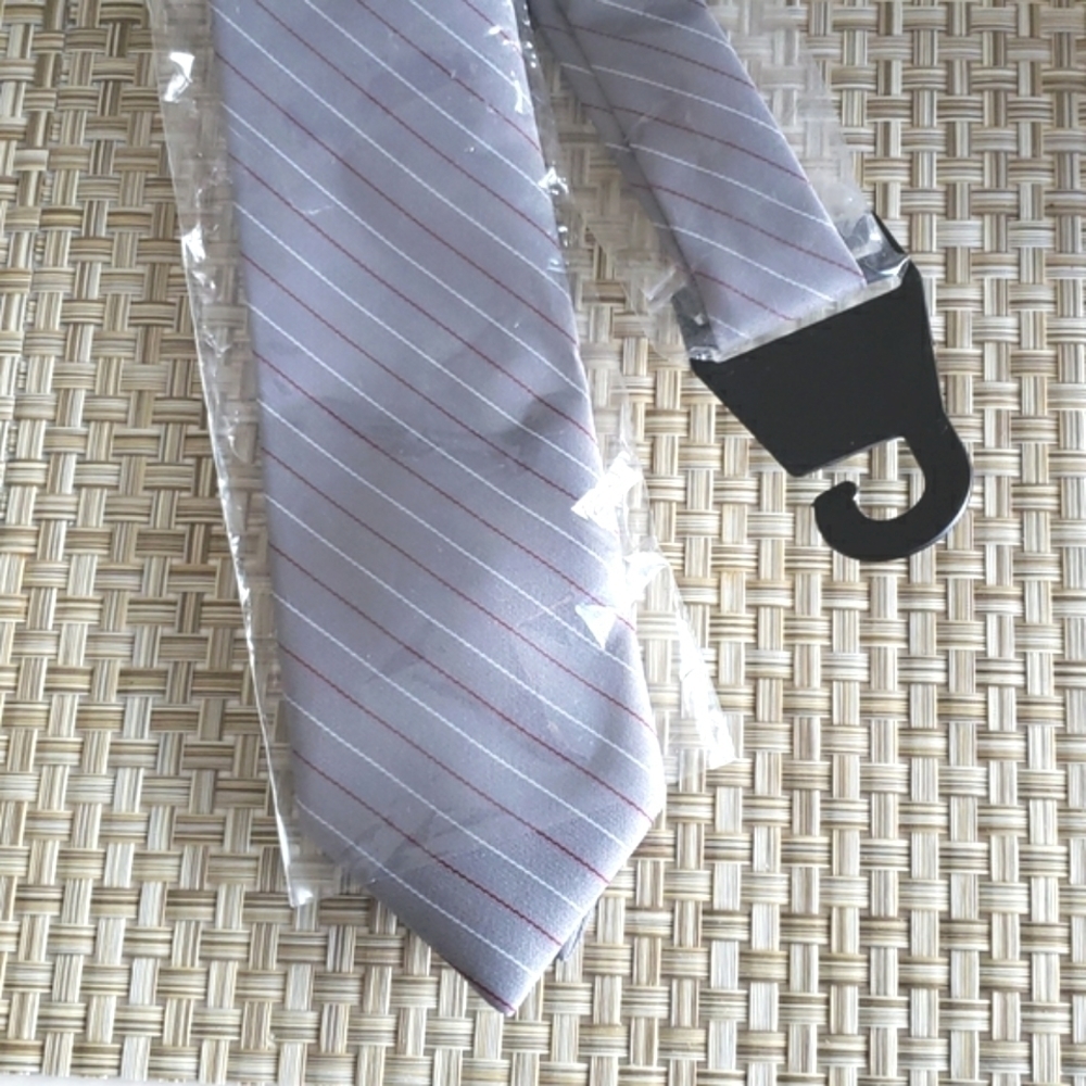 NWT Carnaval Gray and Red Tie
